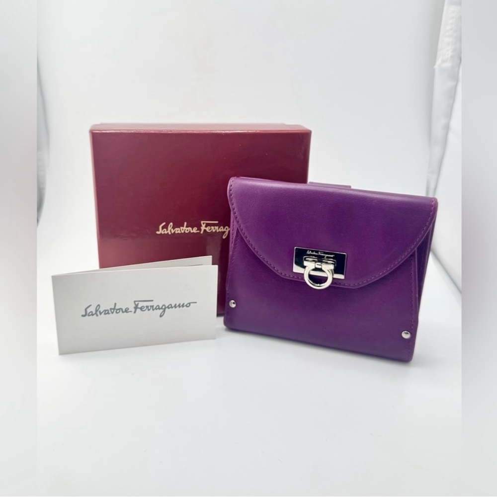 Salvatore Ferragamo‎ Gancini Plum Leather Trifold Wallet in Gift Box with COA
